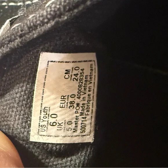 Youth 6 Vans Classic Black and White Low-Tops - Picture 9 of 9